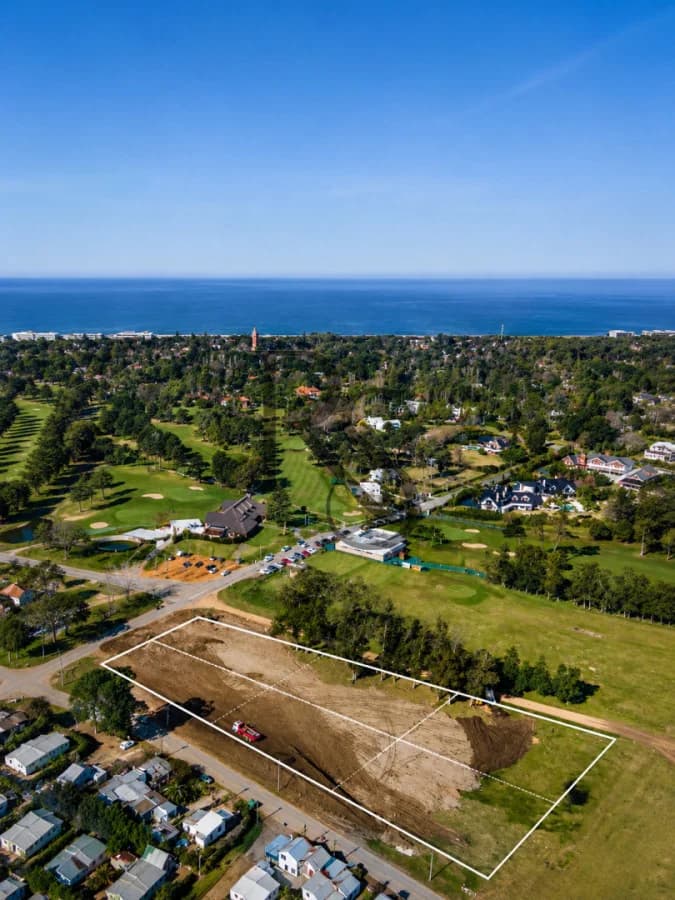 Lote de 8.424 m² en Golf — 1