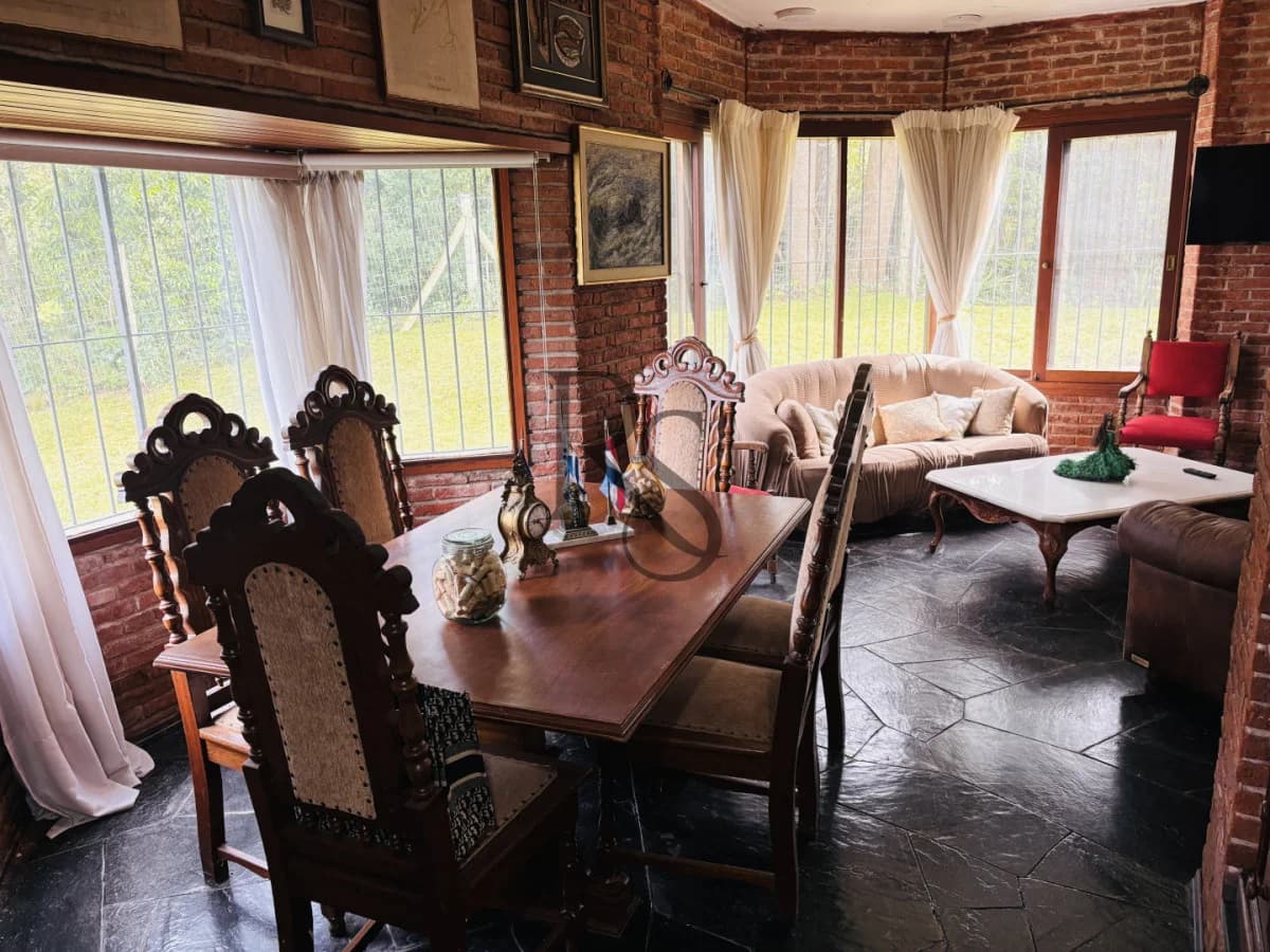 Exclusiva Casa en Cantegril | 4 Dormitorios, Jardín y Excelente Ubicación — 8