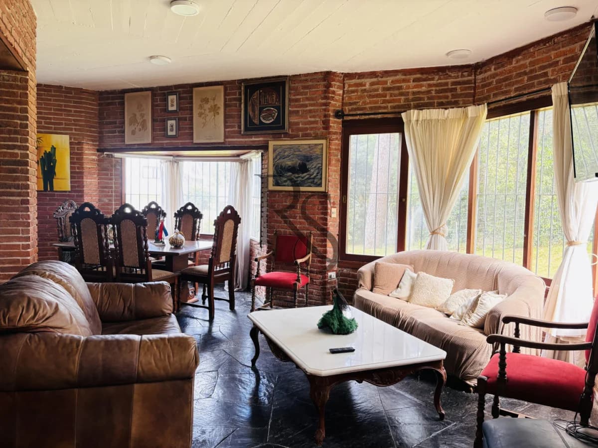 Exclusiva Casa en Cantegril | 4 Dormitorios, Jardín y Excelente Ubicación — 9