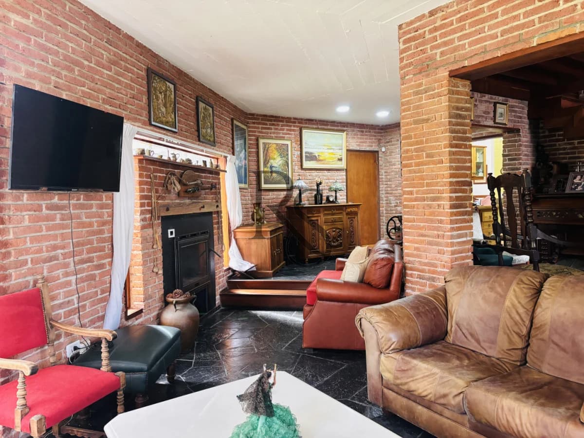 Exclusiva Casa en Cantegril | 4 Dormitorios, Jardín y Excelente Ubicación — 10