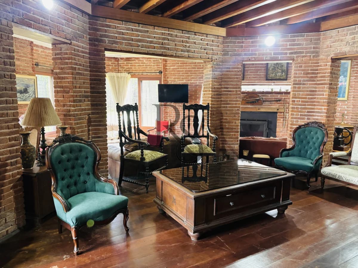 Exclusiva Casa en Cantegril | 4 Dormitorios, Jardín y Excelente Ubicación — 11