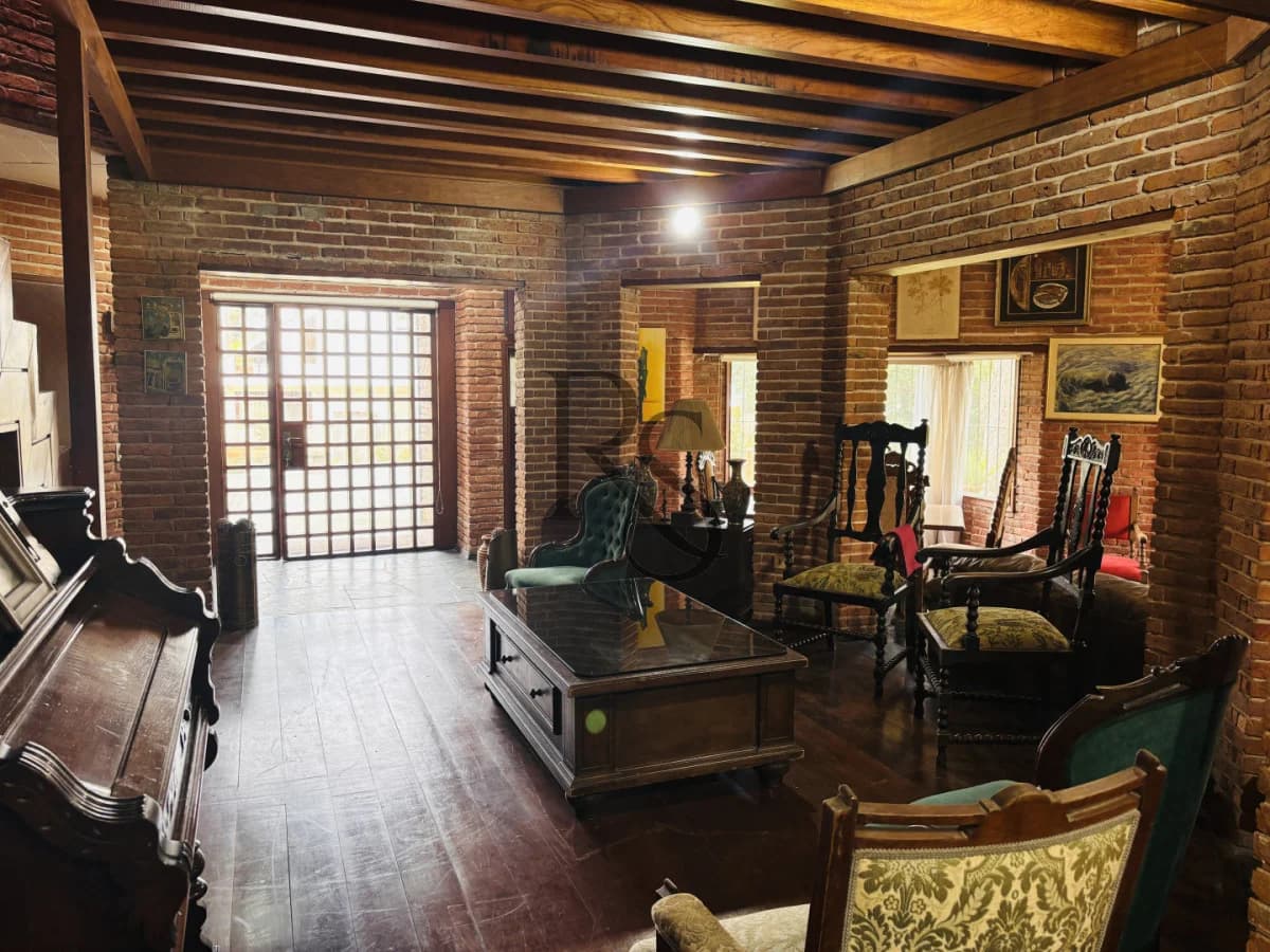 Exclusiva Casa en Cantegril | 4 Dormitorios, Jardín y Excelente Ubicación — 12