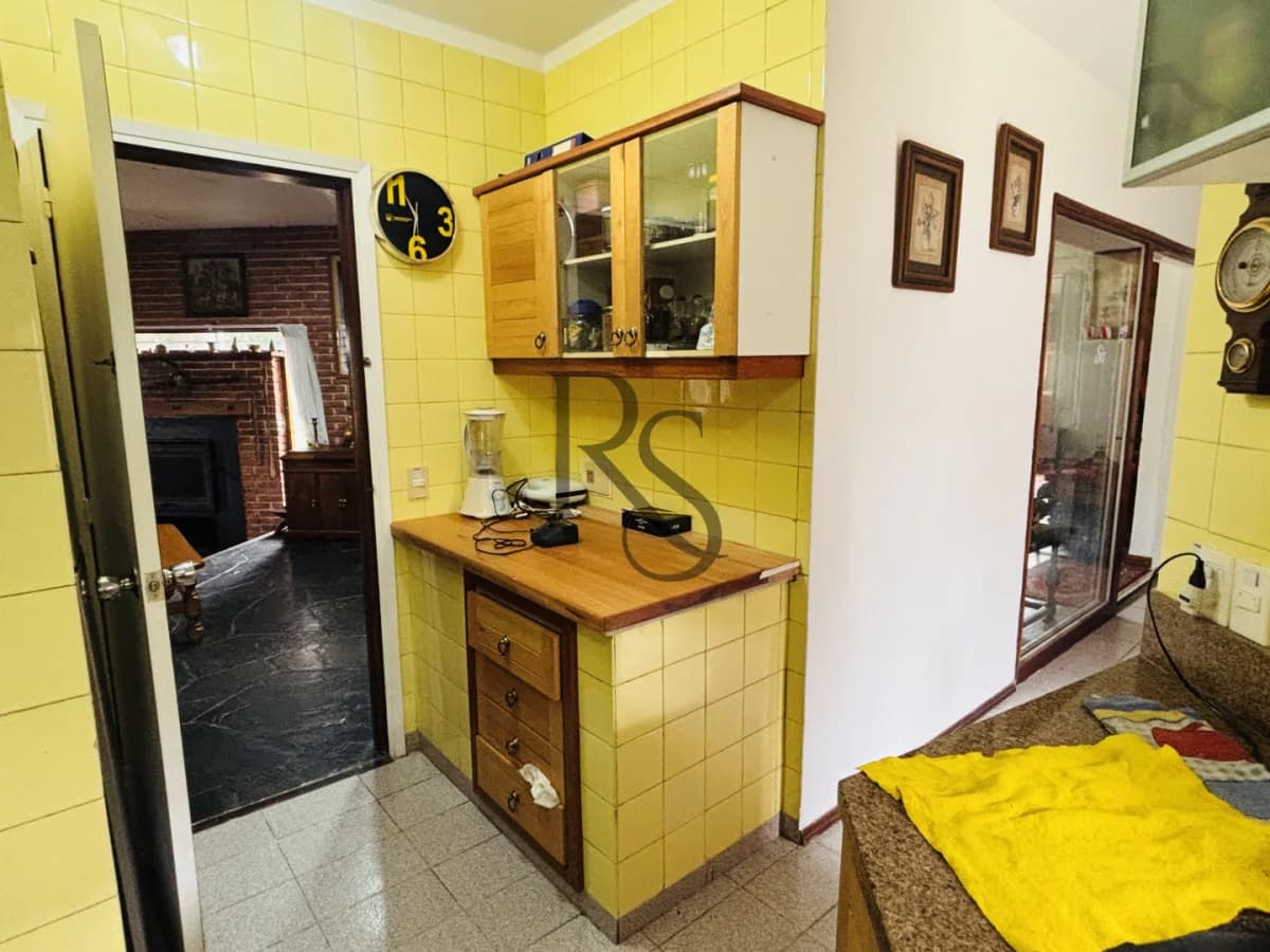 Exclusiva Casa en Cantegril | 4 Dormitorios, Jardín y Excelente Ubicación — 15
