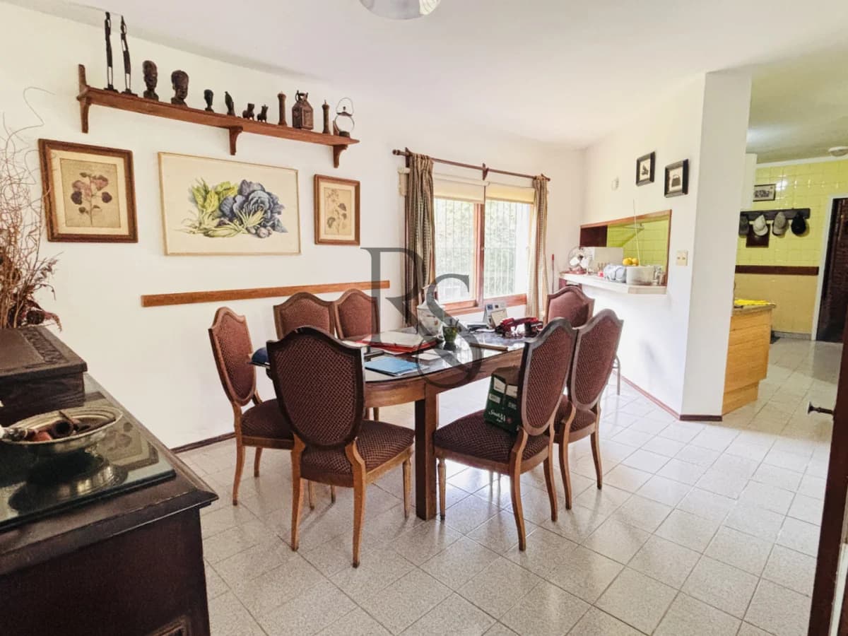 Exclusiva Casa en Cantegril | 4 Dormitorios, Jardín y Excelente Ubicación — 17