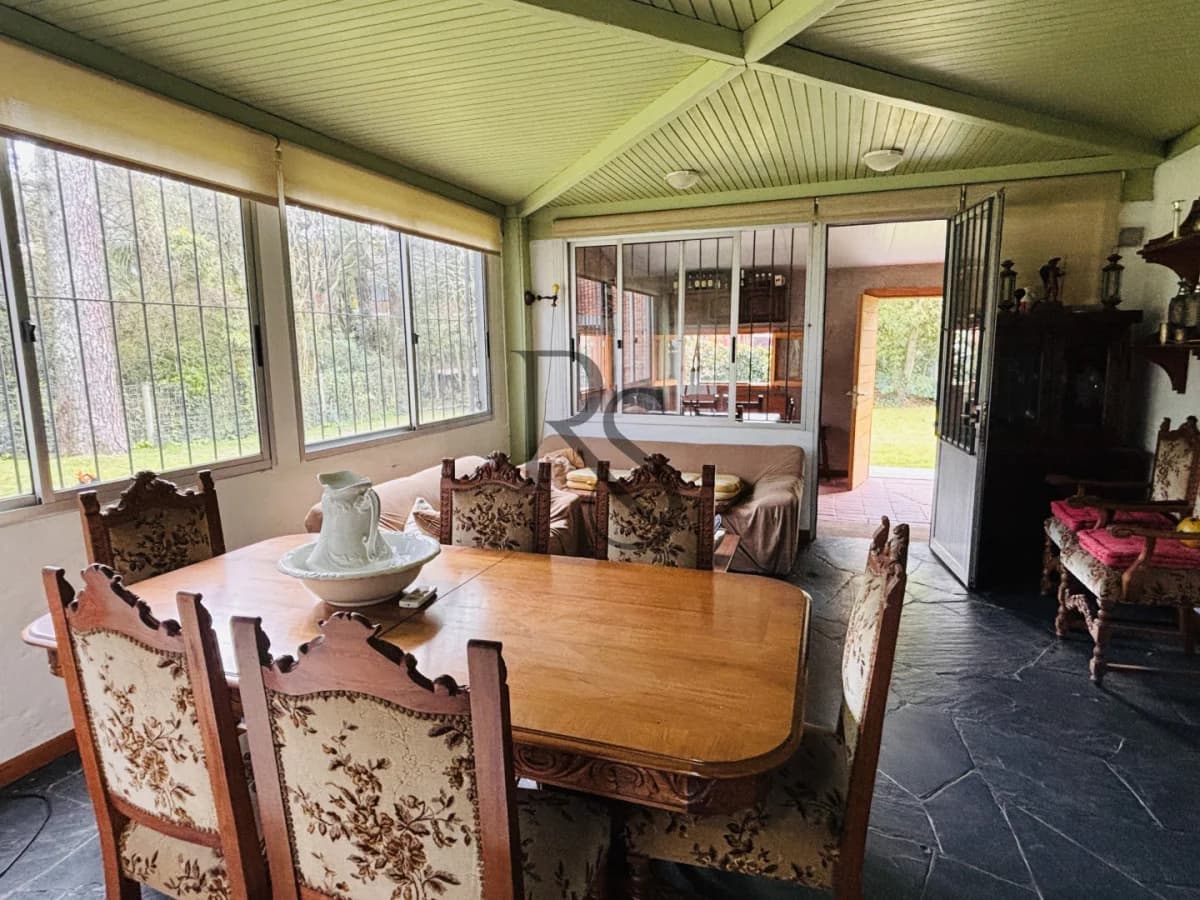 Exclusiva Casa en Cantegril | 4 Dormitorios, Jardín y Excelente Ubicación — 18