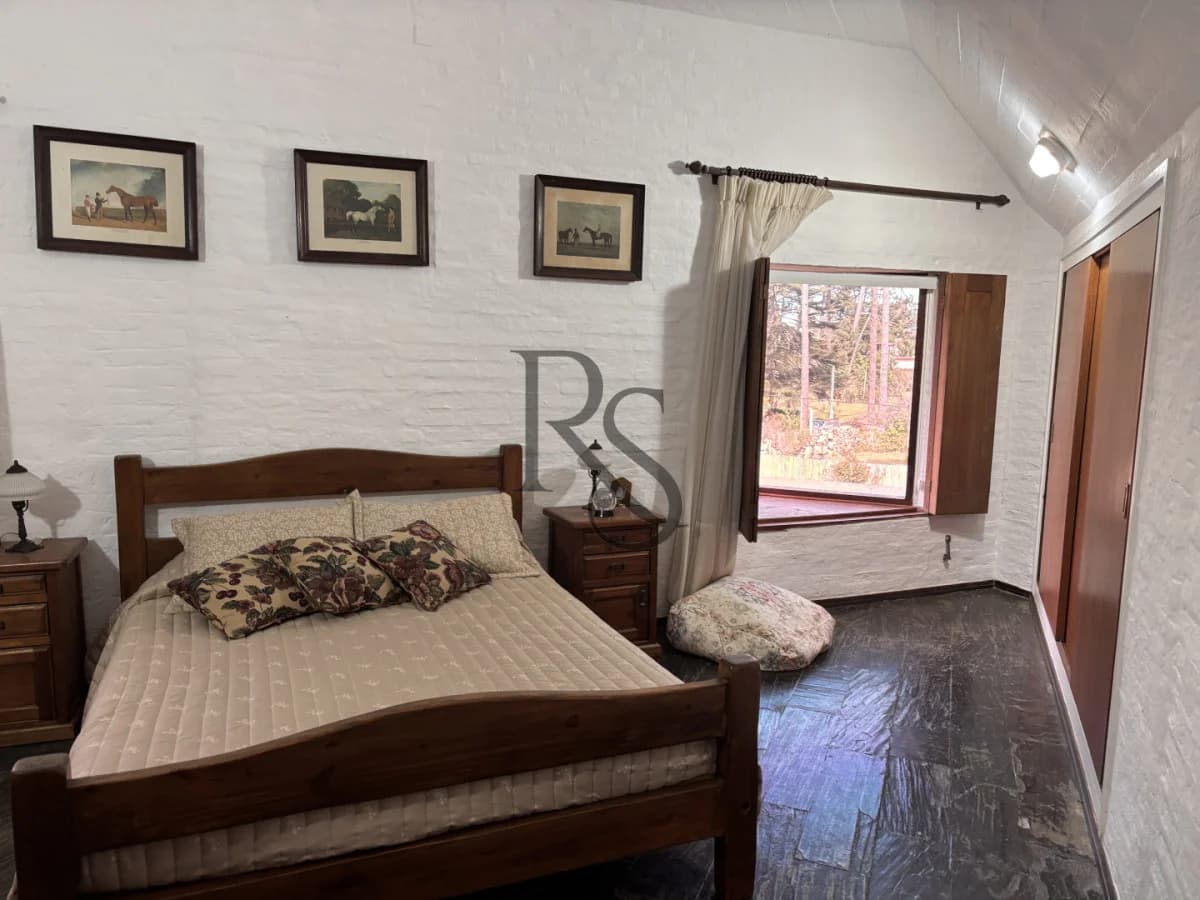 Exclusiva Casa en Cantegril | 4 Dormitorios, Jardín y Excelente Ubicación — 30
