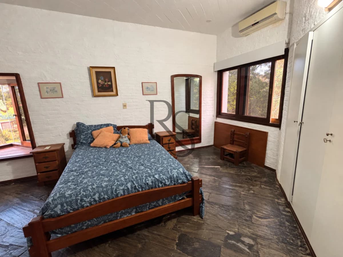 Exclusiva Casa en Cantegril | 4 Dormitorios, Jardín y Excelente Ubicación — 34