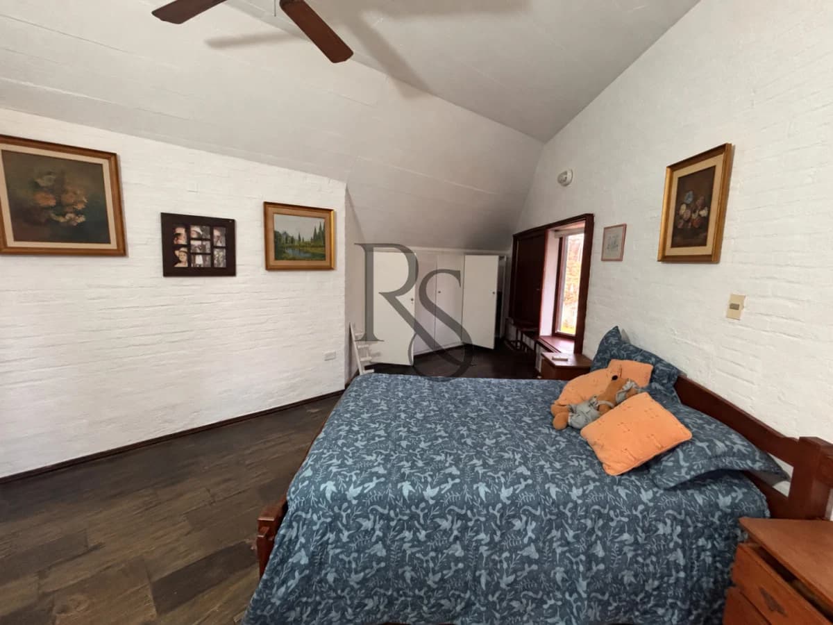 Exclusiva Casa en Cantegril | 4 Dormitorios, Jardín y Excelente Ubicación — 35