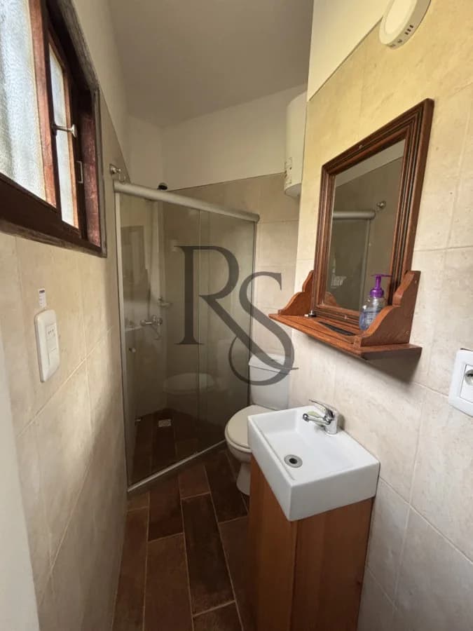 Exclusiva Casa en Cantegril | 4 Dormitorios, Jardín y Excelente Ubicación — 37