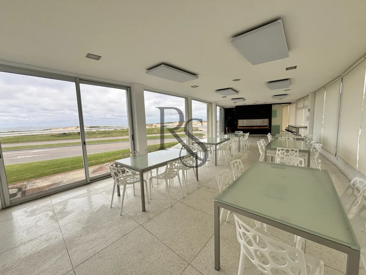 Exclusiva residencia de 5 dormitorios frente al mar | Opus Alpha — 23